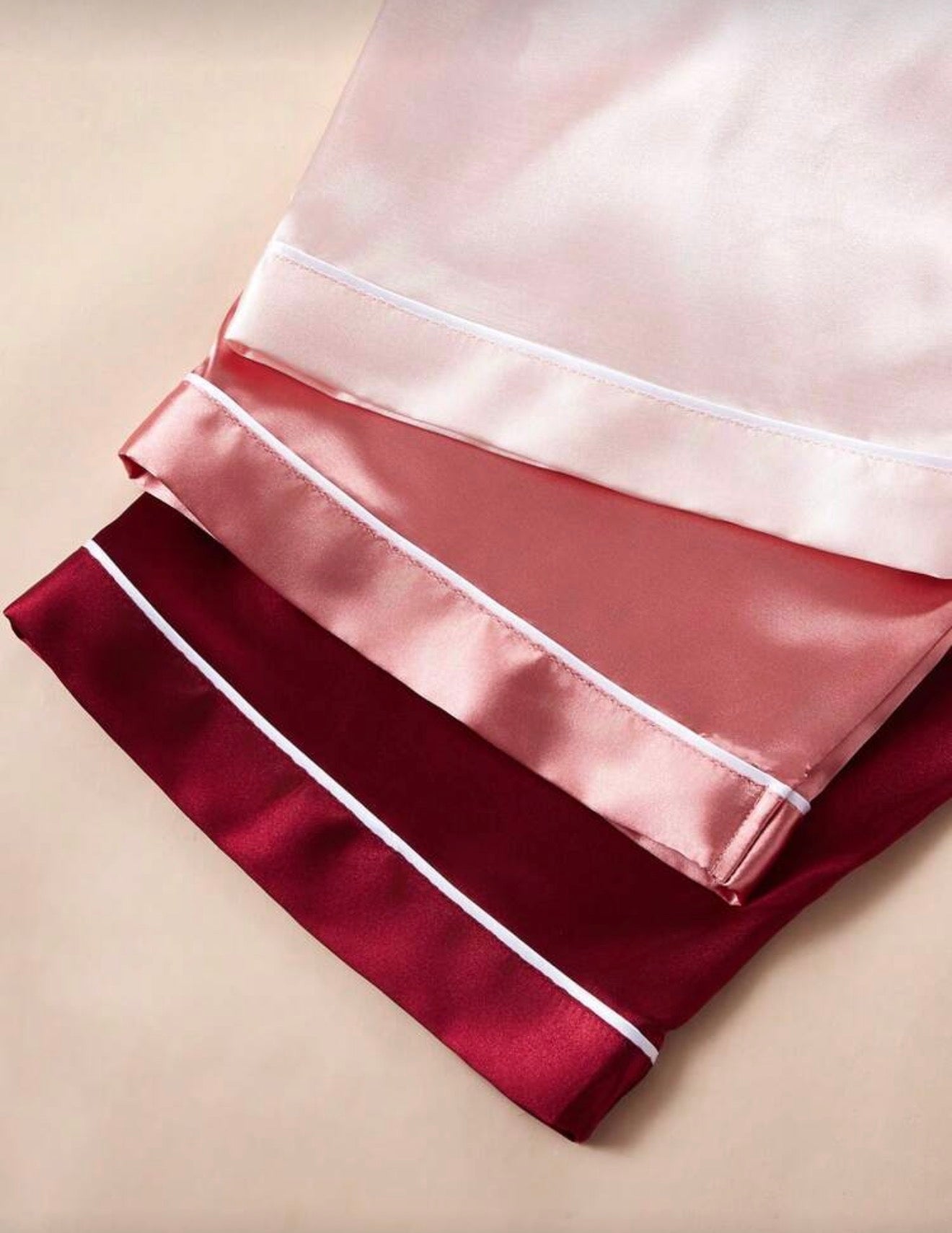 Vibe Lingerie Сатенен Пижамен Комплект RED от 6 части – Елегантност и Комфорт