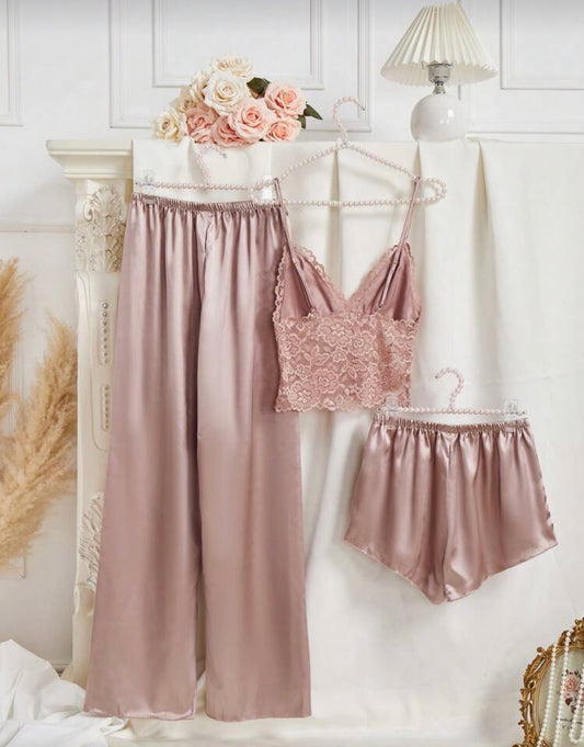 Елегантен дамски сатенен пижамен комплект с дантела – 3 части