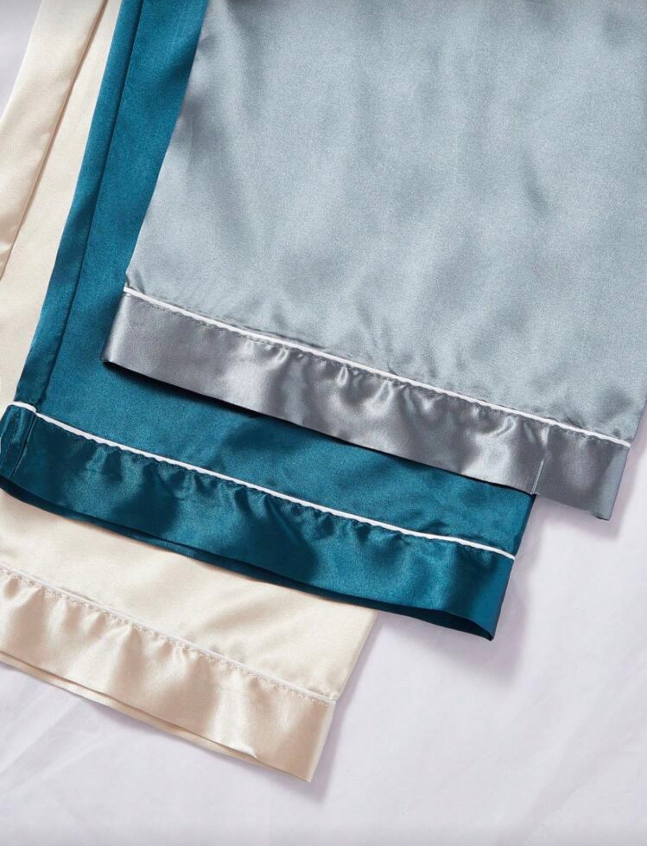 Vibe Lingerie Сатенен Пижамен Комплект BLUE от 6 части – Елегантност и Комфорт