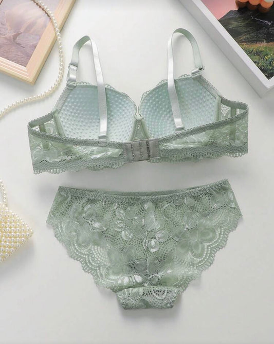 Дамски комплект сутиен и бикини от дантела зелен