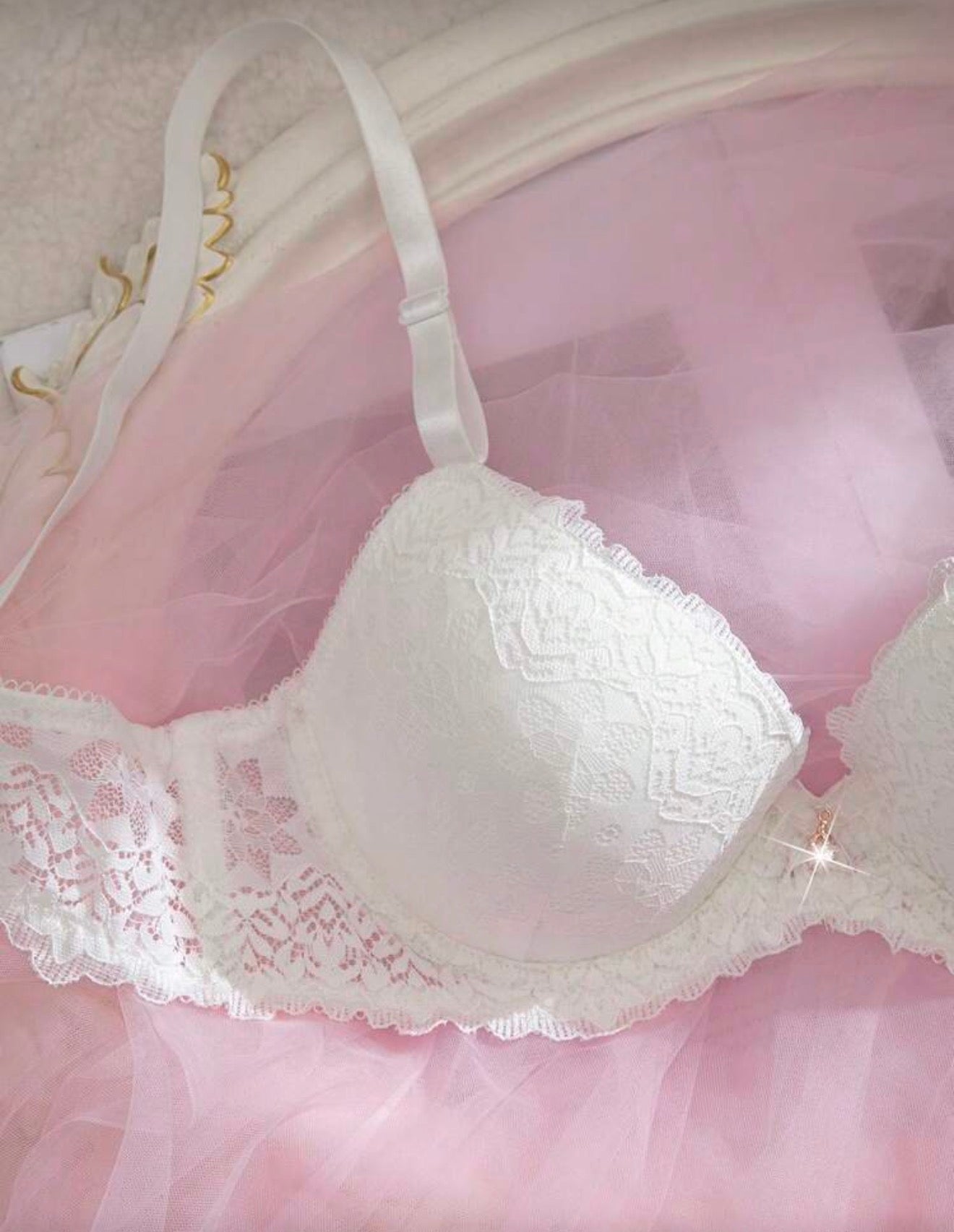 Елегантен дантелен комплект Бяла Романтика