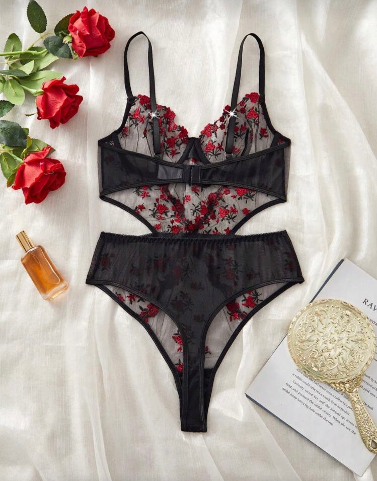 Луксозно дамско боди с червена флорална дантела