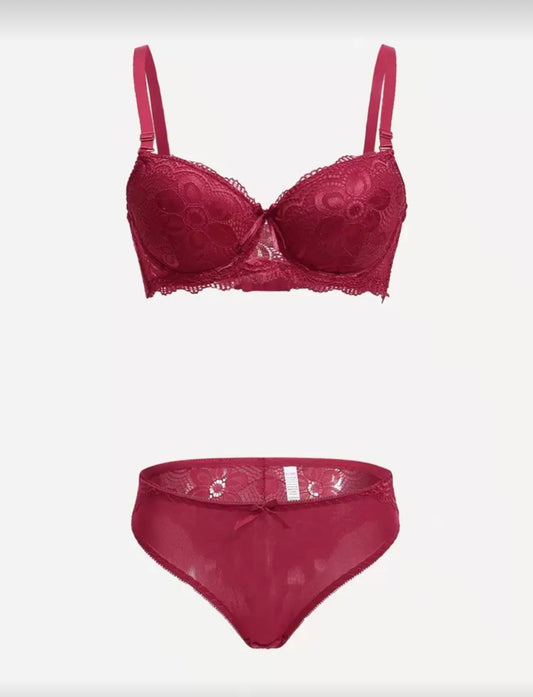 Дамски комплект сутиен и бикини от дантела