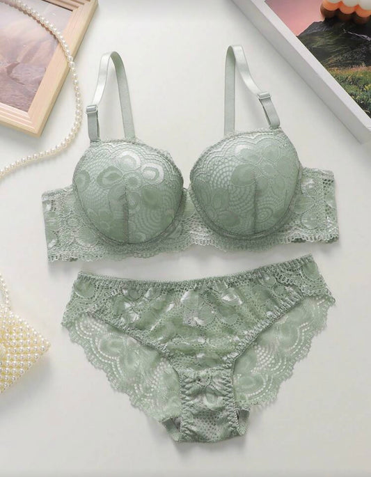 Дамски комплект сутиен и бикини от дантела зелен